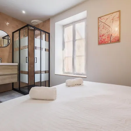 Grande Renovee Avec Parking Et Espace Detente - Fr-1-306-1303 Malville