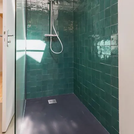 Grande Renovee Avec Parking Et Espace Detente - Fr-1-306-1303 * Malville