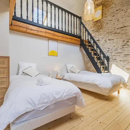 Grande Renovee Avec Parking Et Espace Detente - Fr-1-306-1303 Malville