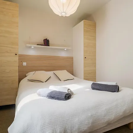 Grande Renovee Avec Parking Et Espace Detente - Fr-1-306-1303 *