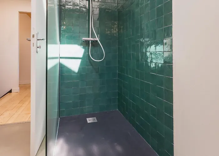 Grande Renovee Avec Parking Et Espace Detente - Fr-1-306-1303 * Malville