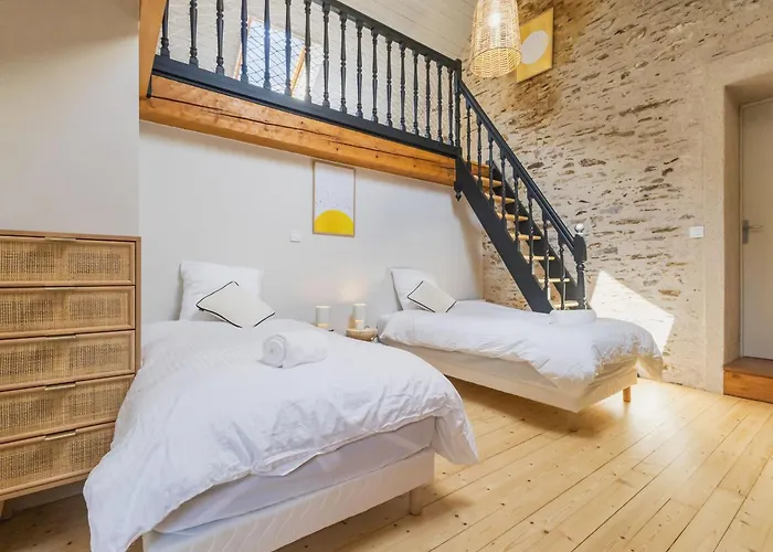 Grande Renovee Avec Parking Et Espace Detente - Fr-1-306-1303 Malville