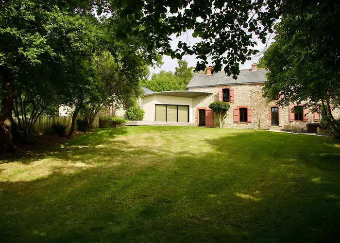 Grande Renovee Avec Parking Et Espace Detente - Fr-1-306-1303 Malville