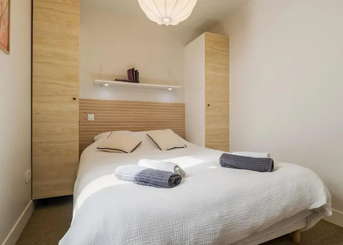 Grande Renovee Avec Parking Et Espace Detente - Fr-1-306-1303 *