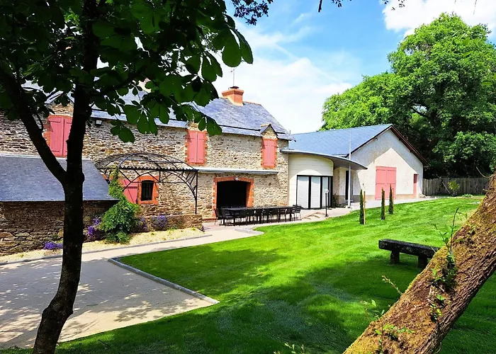 Grande Renovee Avec Parking Et Espace Detente - Fr-1-306-1303 *